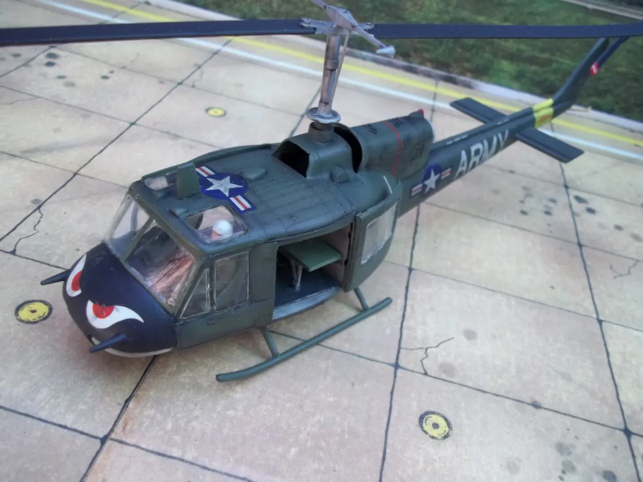 HUEY UH1    maquetas-armadas.com 