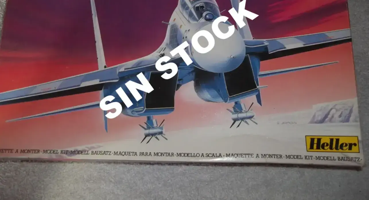 SUKHOI SU 27UB FLANKER 1/72 HELLER maquetas-armadas.com