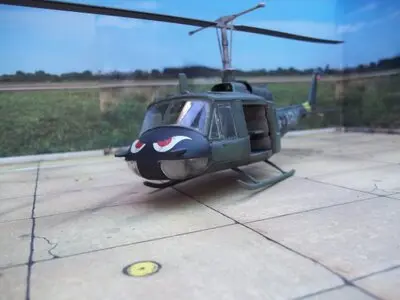 UH1H HUEY 1/48 maquetas-armadas.com